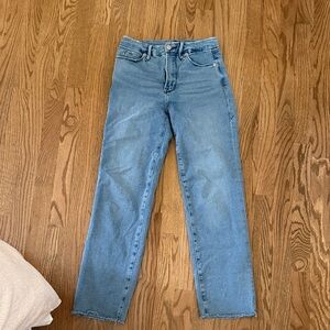 Good American Mid Rise Straight Leg Jeans in Medium Blue